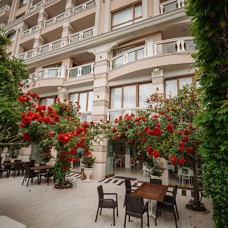 Sea View Family La Апартаменти