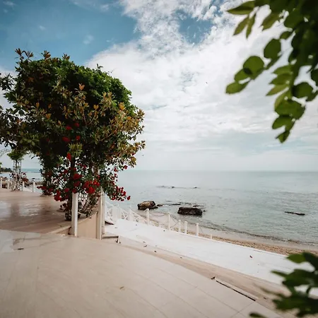 Апартаменти Sea View Family La